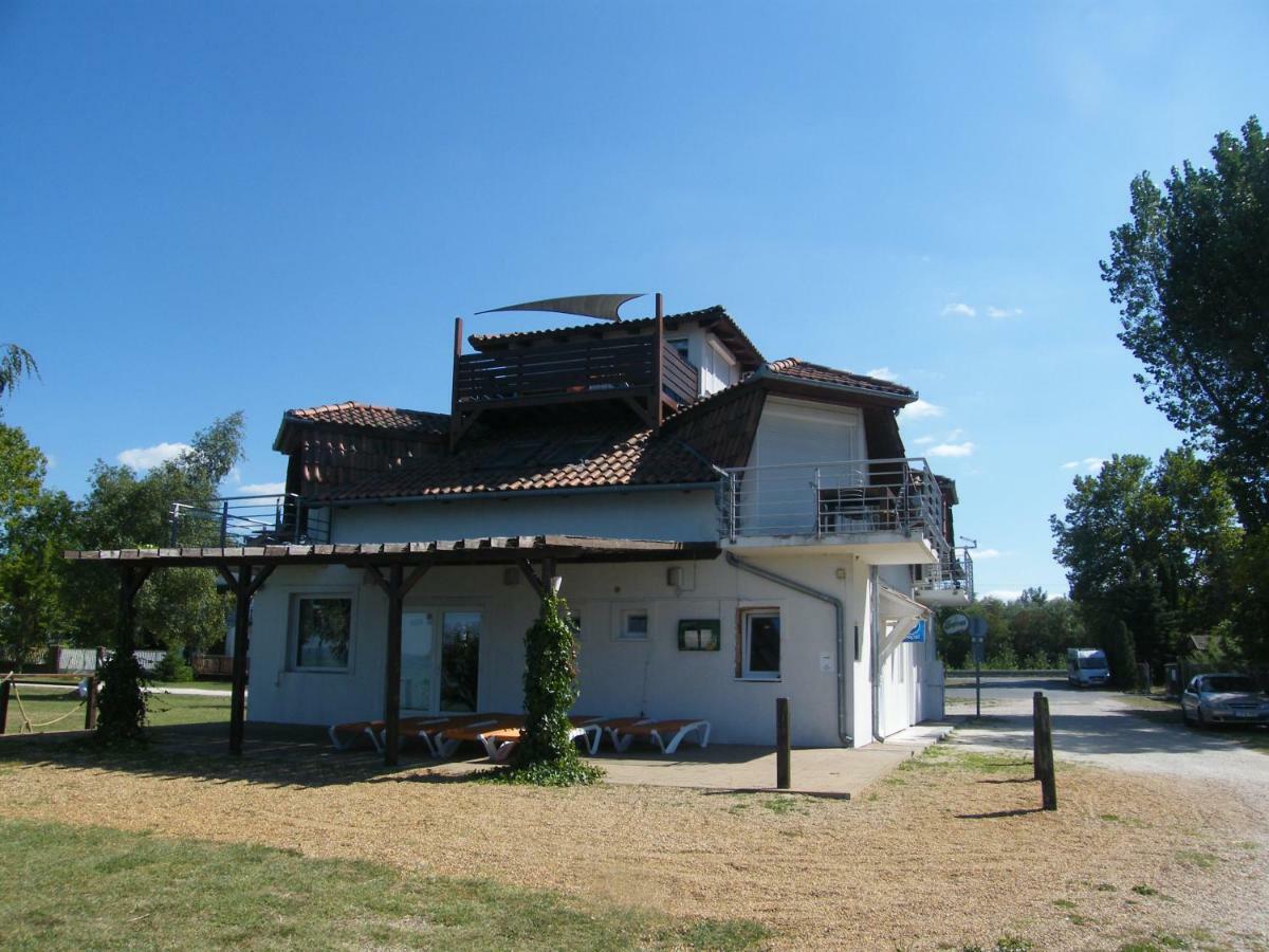 Beach Resident Balatonszárszó Exterior foto